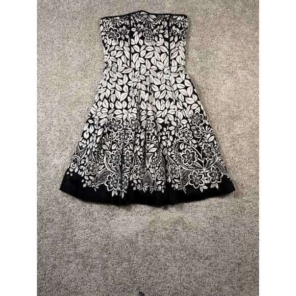 White House Black Market Dresses & Skirts - White House Black Market Women's Size 0 Strapless Floral Dress Black White Cotto